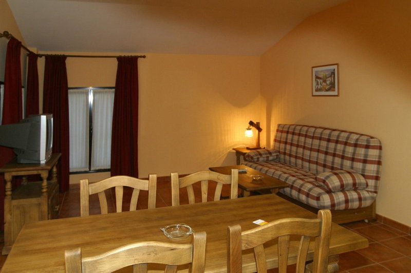 Hotel y apartamentos La Casa Rural, Chinchón, Spain