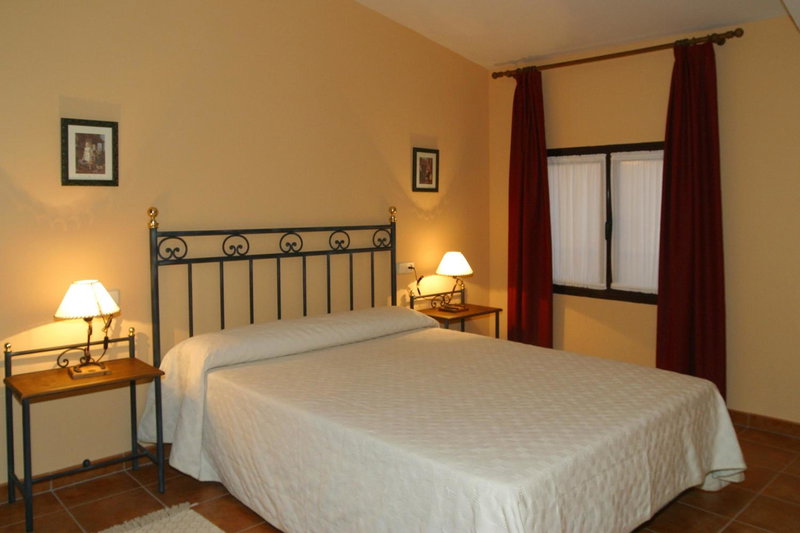 Hotel y apartamentos La Casa Rural, Chinchón, Spain
