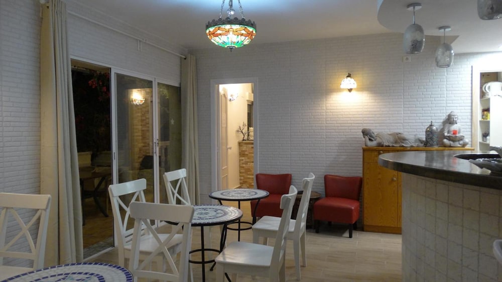 Hostal La Paloma I, Spain