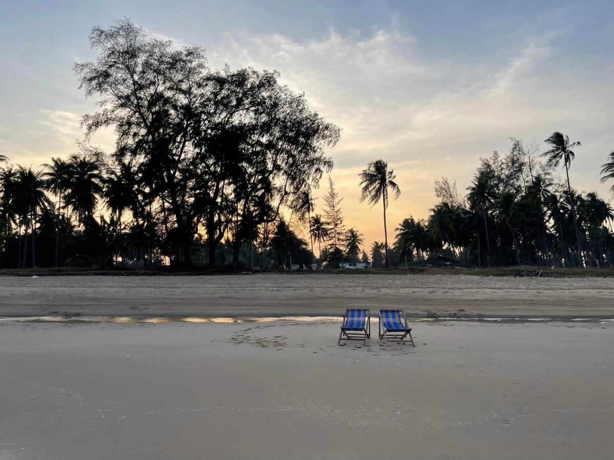 Hotel · Blue Beach Bungalow, Bang Saphan Noi