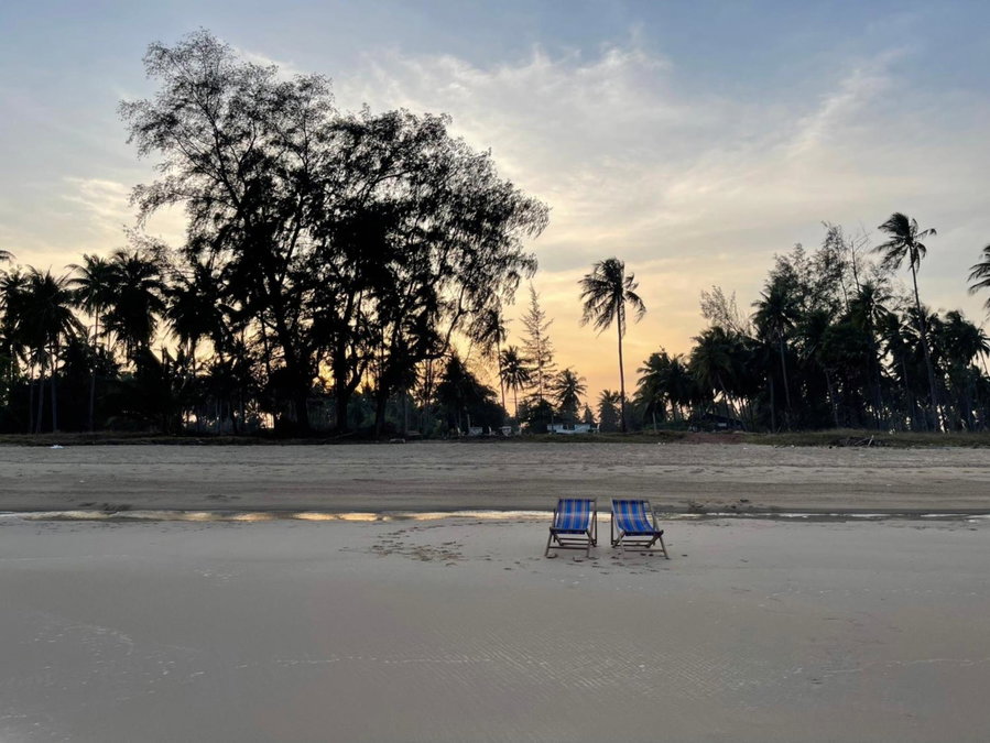 Blue Beach Bungalow, Bang Saphan Noi, Thailand