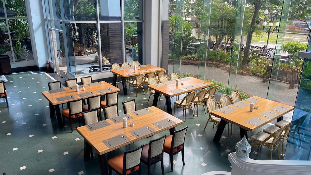 Krungsri River Hotel, Thailand