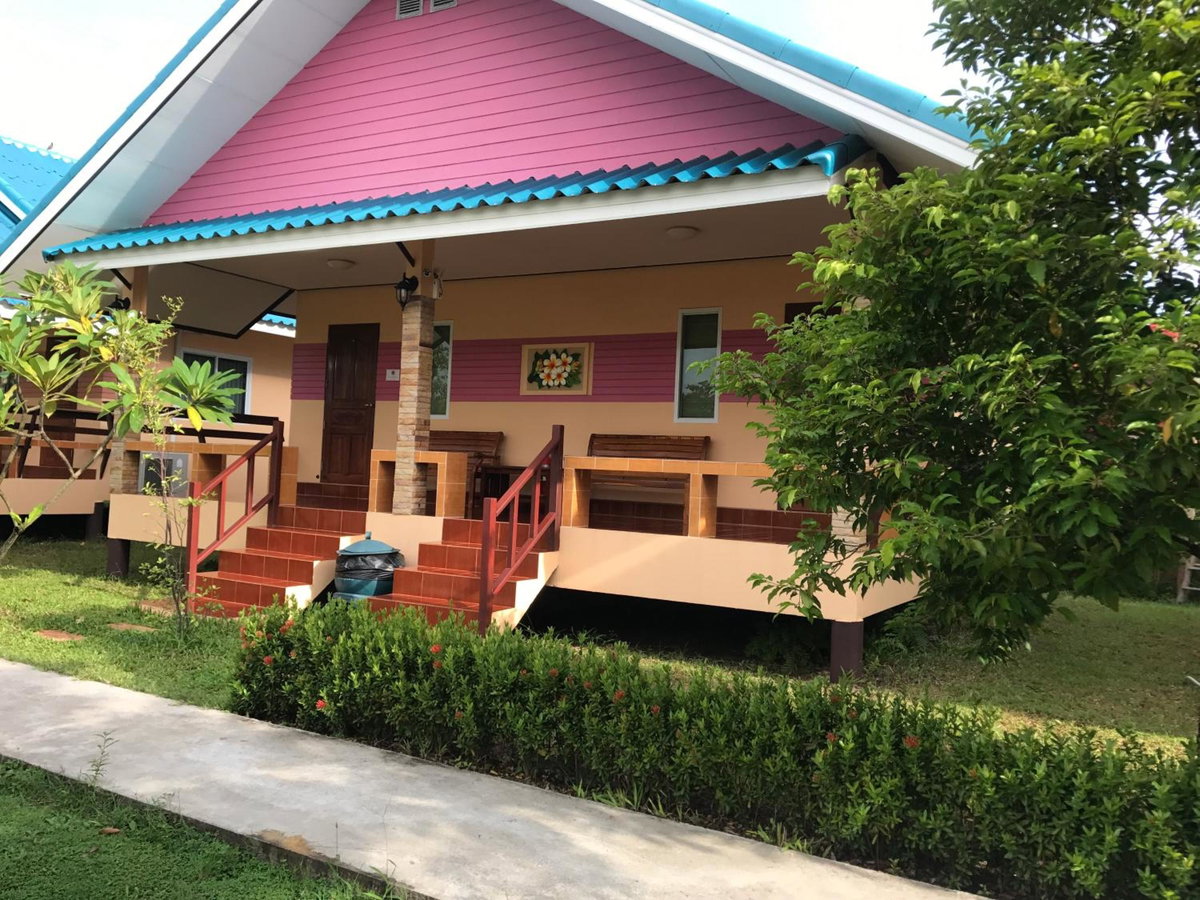 Hotel · Sangtong Beach Resort, Laem Sing