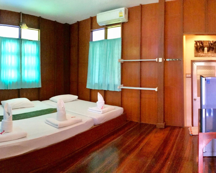 บ้านกรนรา Baan Kornnara, Amphawa, Thailand