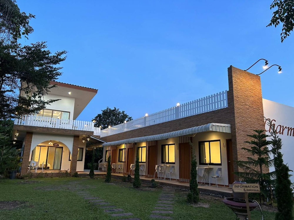 Hotel · Charming Home Resort, Suan Phueng