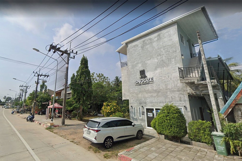 Hotel · Snooze Inn Phuket, Pa Klok