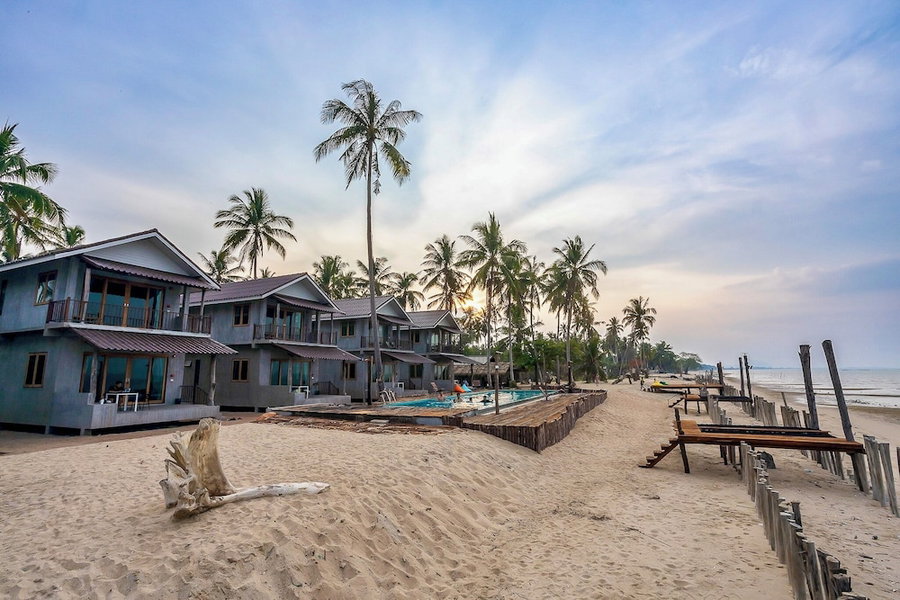 Laemsui Beach, Chaiya, Thailand