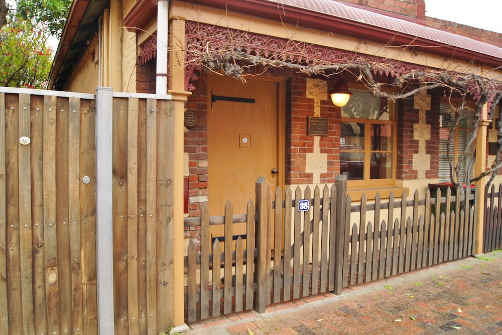 Hotel · Adelaide Heritage Cottages & Apartments, North Adelaide