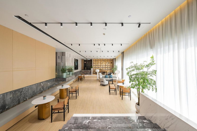 重庆西站站前广场亚朵酒店, Chongqing, China