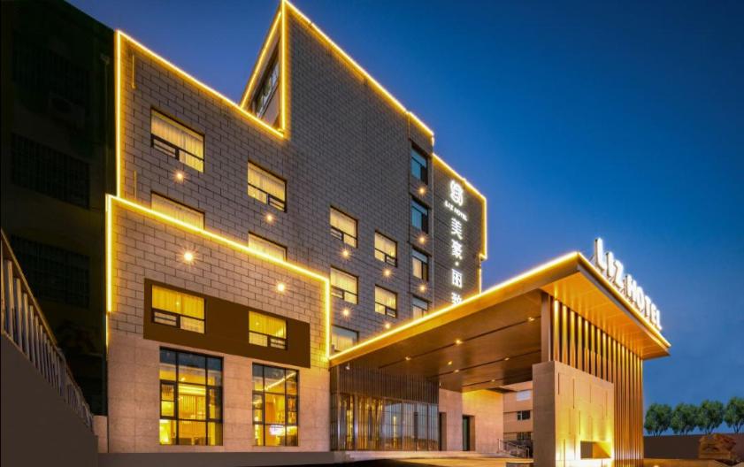 Mehood Lestie, Qingdao Qingdao Jiaodong Airport Jiaozhou Baolong Plaza, Chine