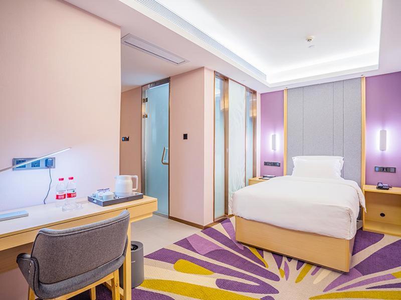 Lavande Hotel Zhaoqing Qixingyan Scenic Spot Yihua International Square, Zhaoqing, China