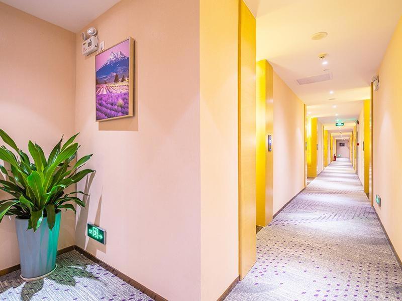 Lavande Hotel Zhaoqing Qixingyan Scenic Spot Yihua International Square, Zhaoqing, China