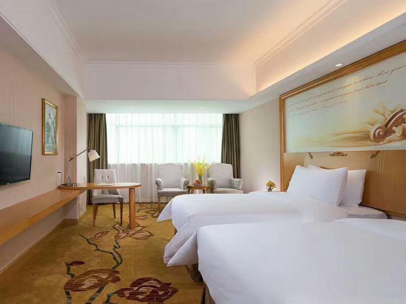 Vienna Hotel (Huizhou Daya Bay Xinyi Store), Huizhou, China
