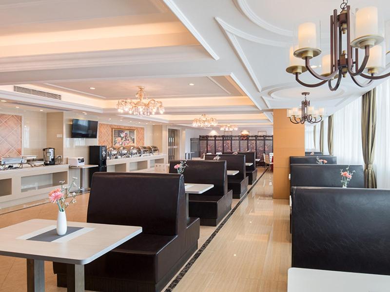 Vienna Hotel (Huizhou Daya Bay Xinyi Store), Huizhou, China