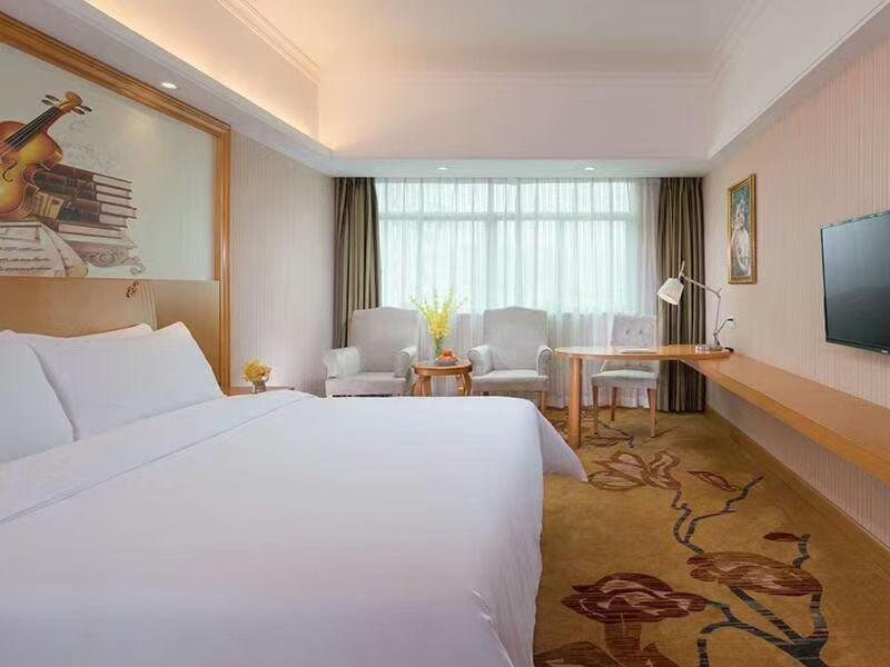 Vienna Hotel (Huizhou Daya Bay Xinyi Store), Huizhou, China
