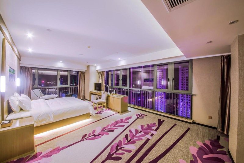 Lavande Hotel Haining Leather City Yintai Branch, Jiaxing, China