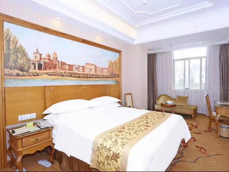 Vienna Hotel Shantou Longhu South Taishan Road, Shantou, China