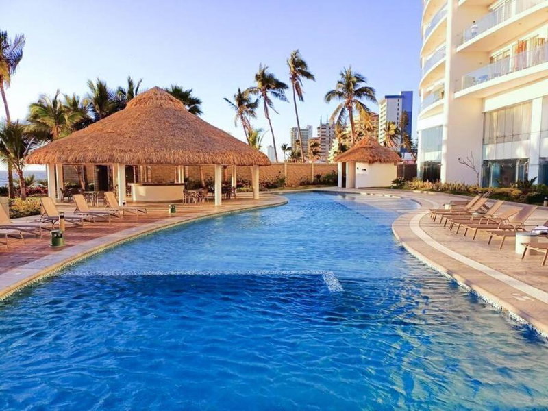 Hermoso Condo al Pie de la Playa Camino al Mar, Mazatlán, Mexico