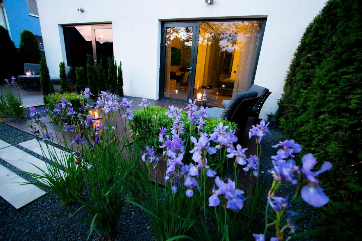 Apartamenty 242, Poland
