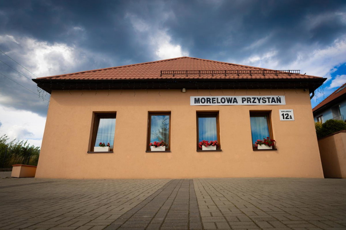 Morelowa przystań, Poland