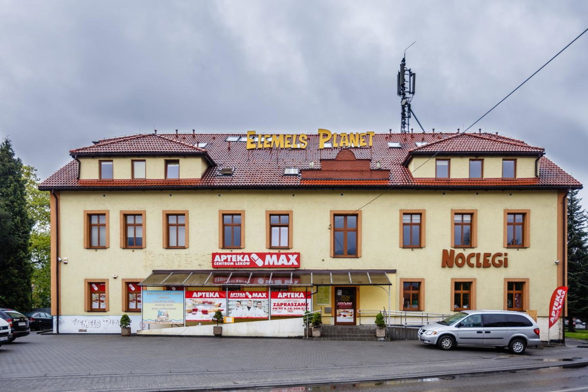 Elemels Planet, Polen
