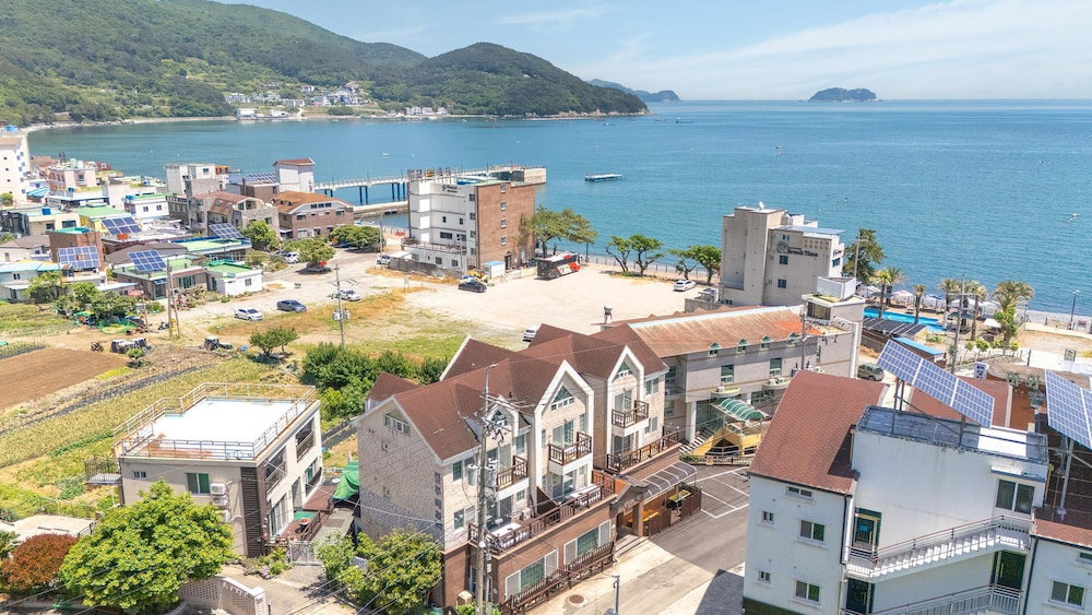 Geoje Blueberry Pet Pension, South Korea