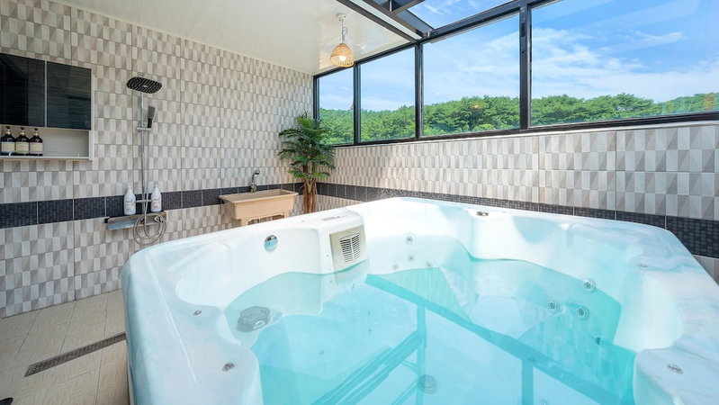 Taean Withdog Aegyeonspa Poolvilla, Taean, South Korea