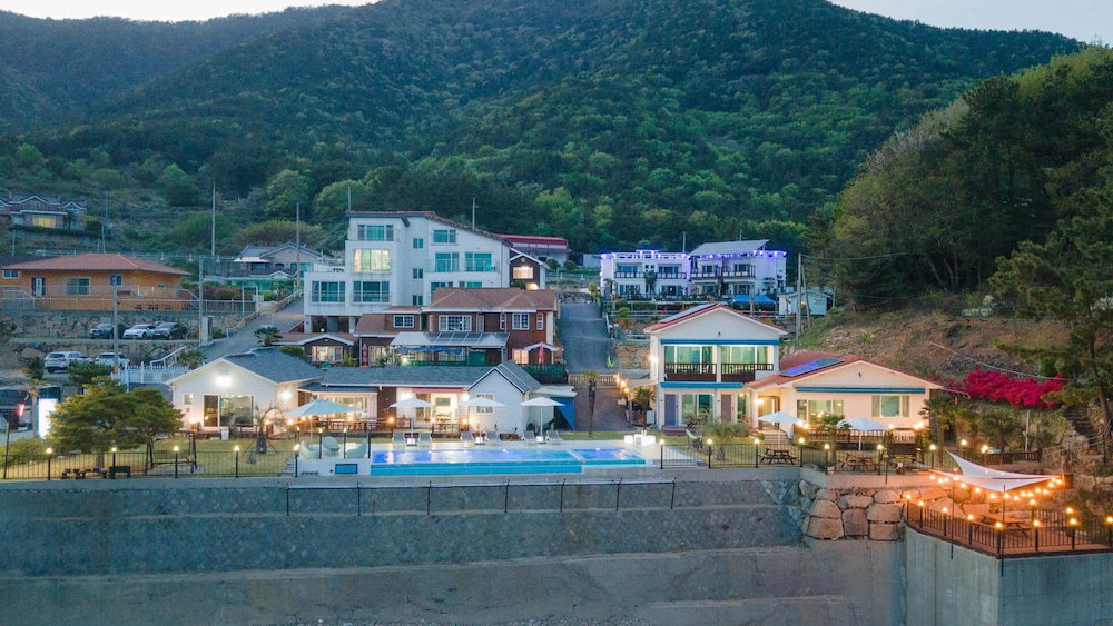 Namhae sea Stay N pet Pension, 대한민국