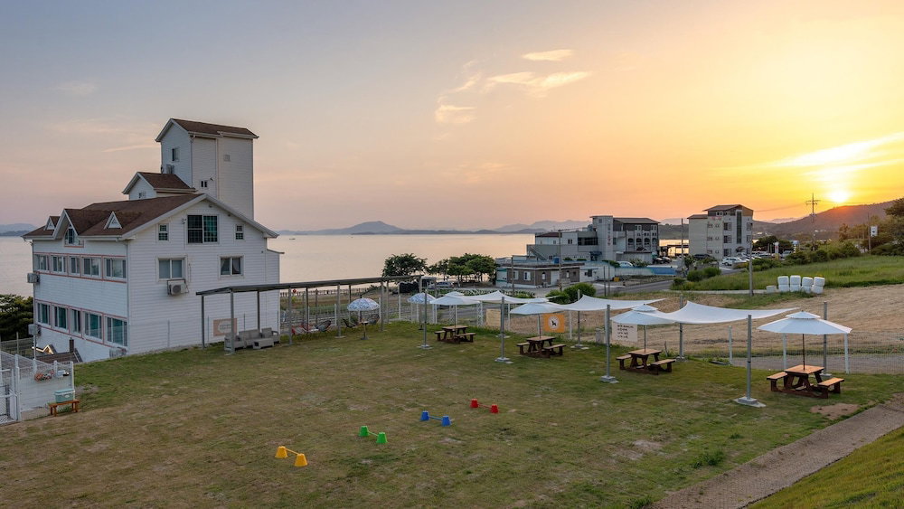 Yeosu Canada meo Village pet Pension, South Korea