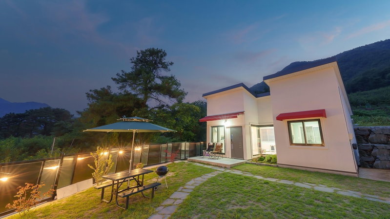 Gyeongsan Stage-ipple pet Pension, Gyeongsan, South Korea
