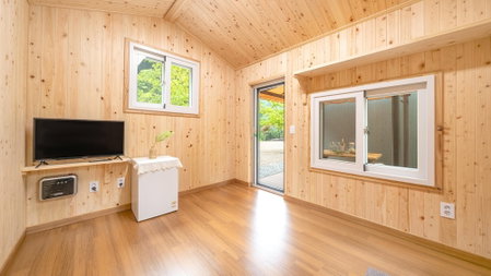 Gapyeong Yumyeongsan Gomone pet Camping, Gapyeong, South Korea