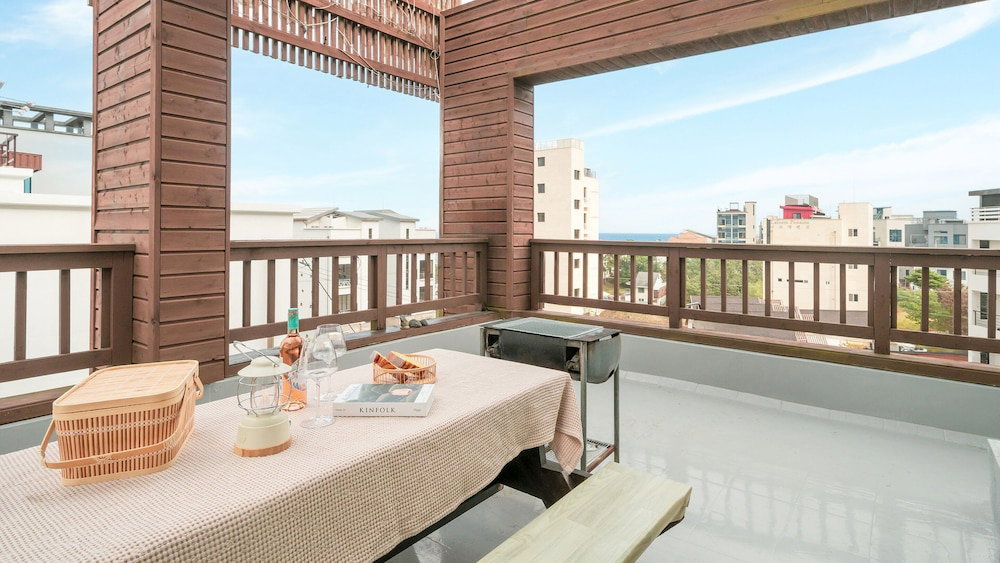 Hotel · Gangreung Comichi Bada Pension, Gangneung