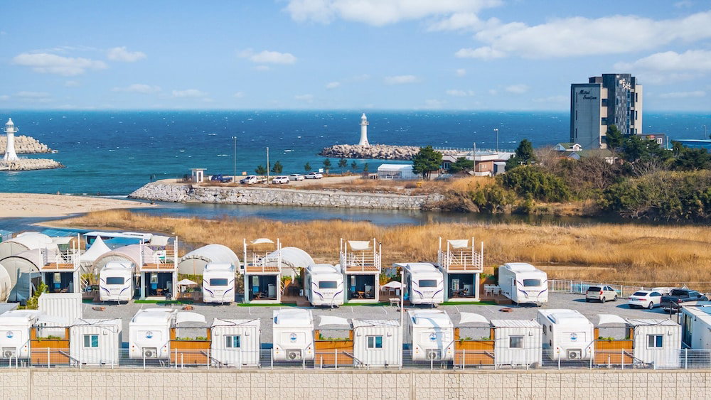 Hotel · Gangneung Seojeong Camp Caravan, Gangneung