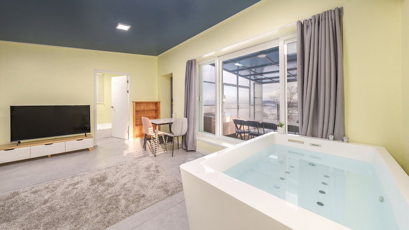 Yeongheungdo Sunset Spa Pension, Incheon, South Korea