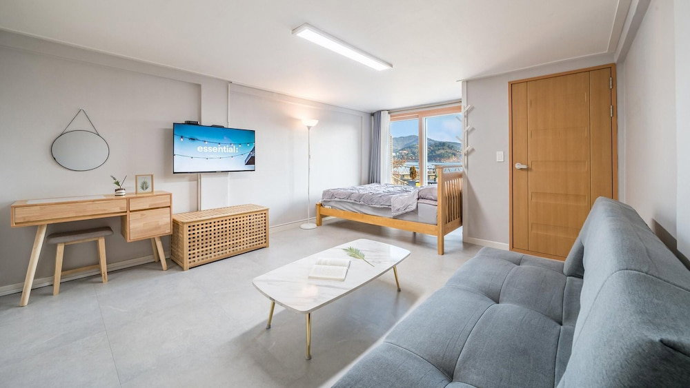 Hotel · Namhae Yujane Pension, Namhae