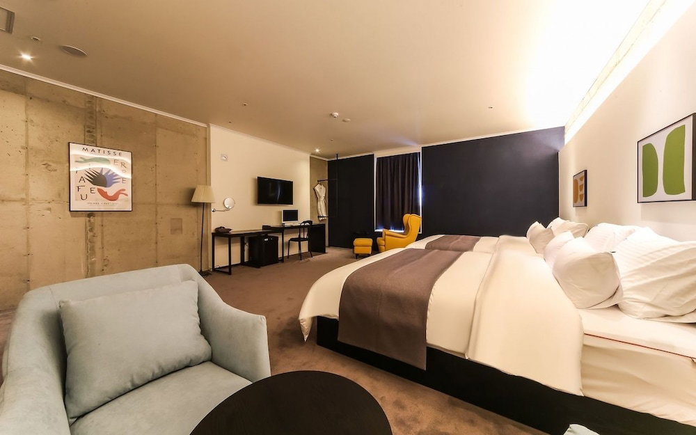 Hotel · The Point Hotel - Myeongji, Busan