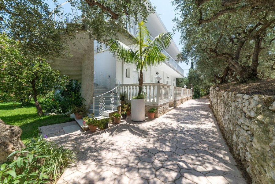 Ruassi Studios, Amoudi, Greece