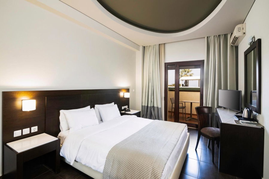 Heaven Hotel Thessaloniki Airport, Néon Rýsion, Greece