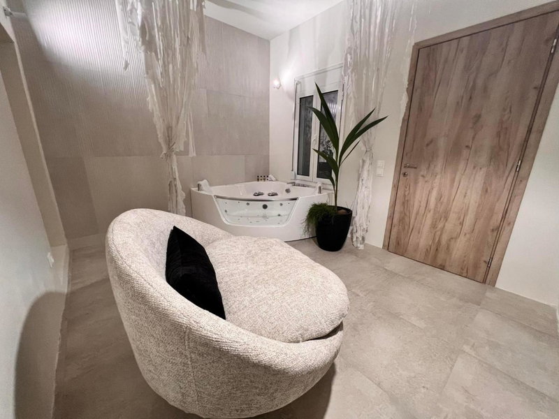 Perla Coco Jacuzzi Suites, Chania Town, Greece