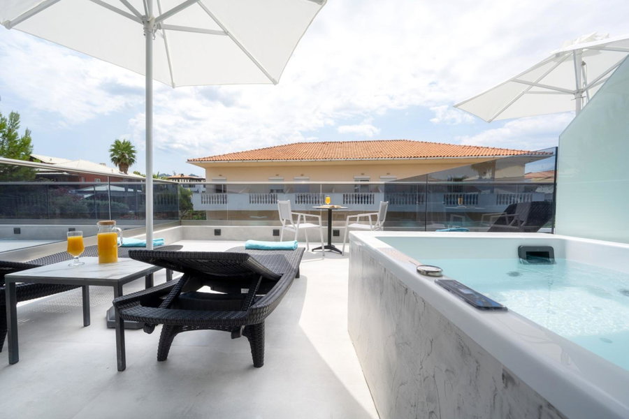 Emily's Luxury Suites, Pefkohori, Greece