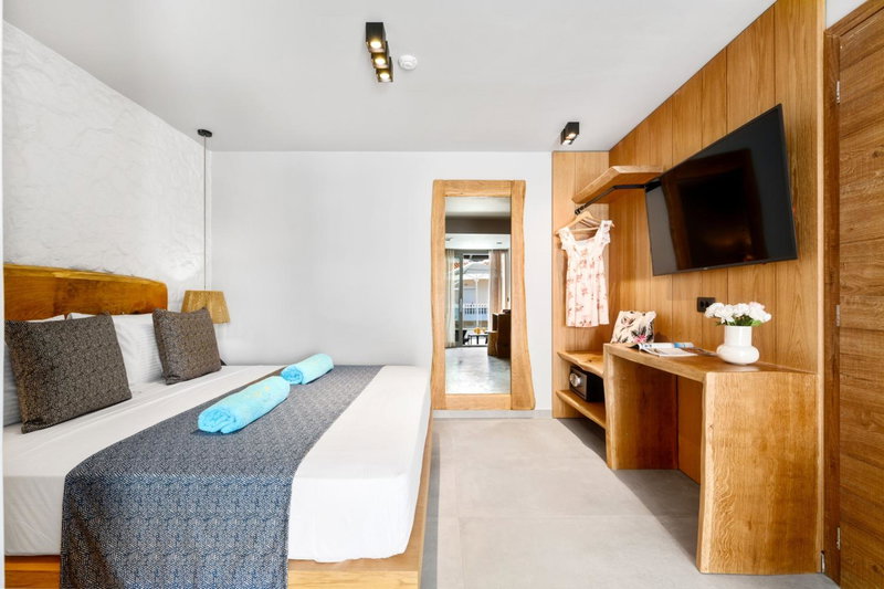 Emily's Luxury Suites, Pefkohori, Greece
