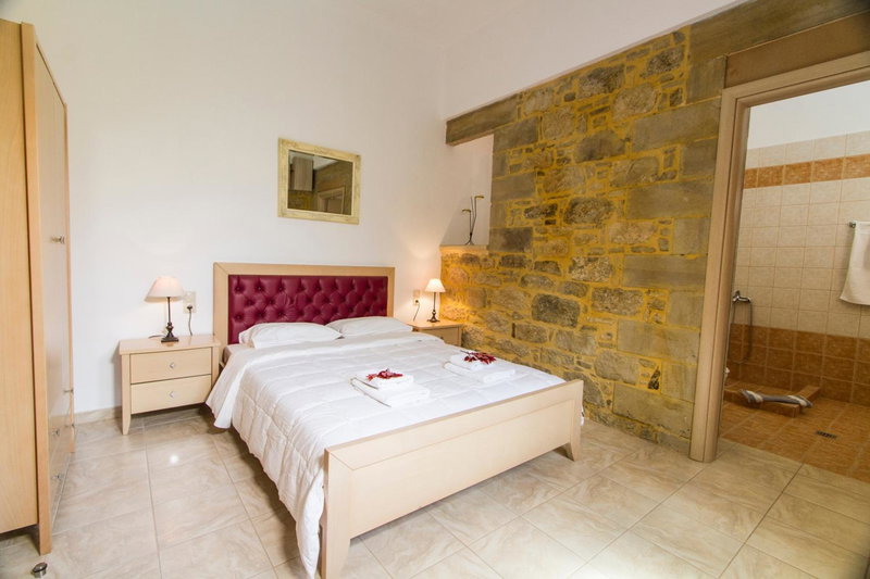 Agarathos Rooms & Pool Kaliviani -On the road to Balos, Kissamos, Greece