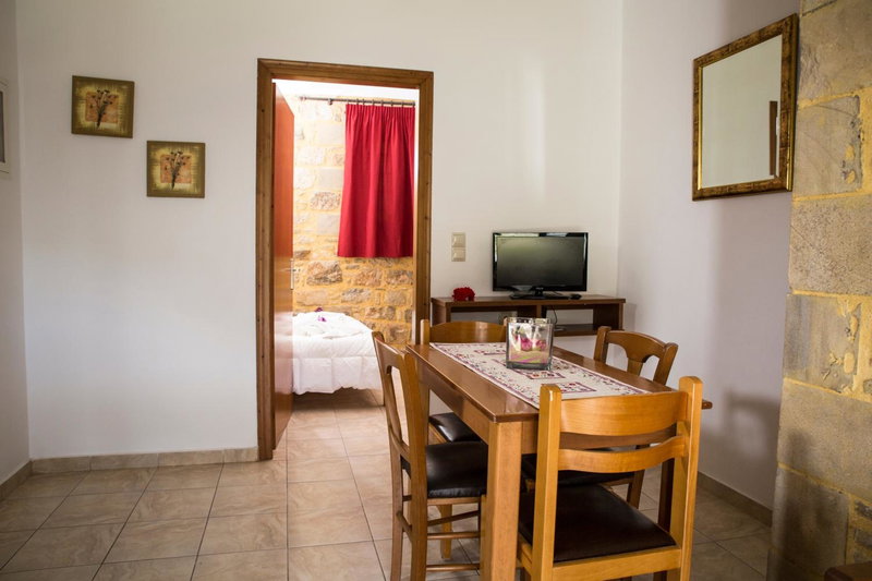 Agarathos Rooms & Pool Kaliviani -On the road to Balos, Kissamos, Greece
