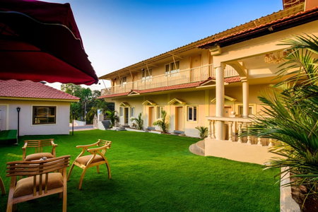 De Lagom Comforts , Comfortable Rooms with Pool & Breakfast - Near Anjuna Beach, Anjuna, India