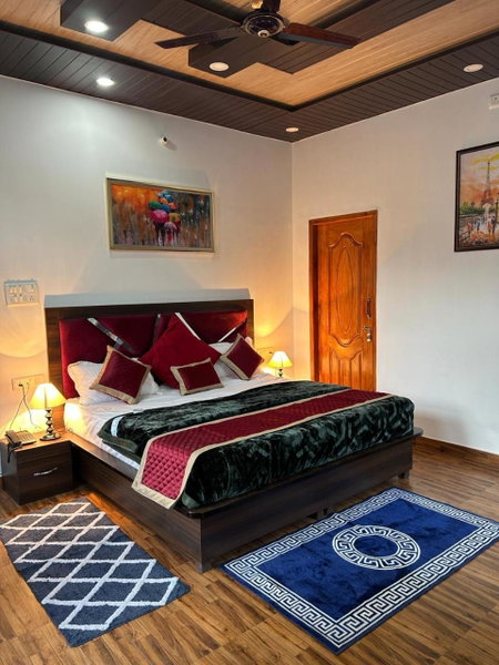 Lemonade Inn, Chamba, India