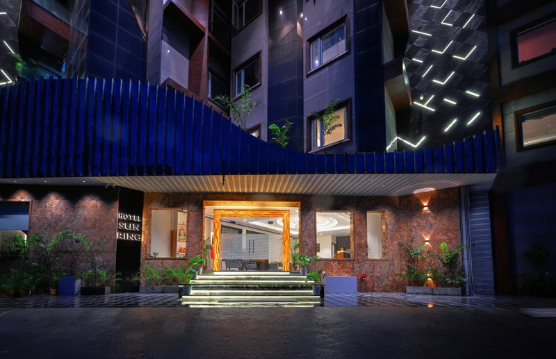 Hotel Sun Ring, Tājganj, India