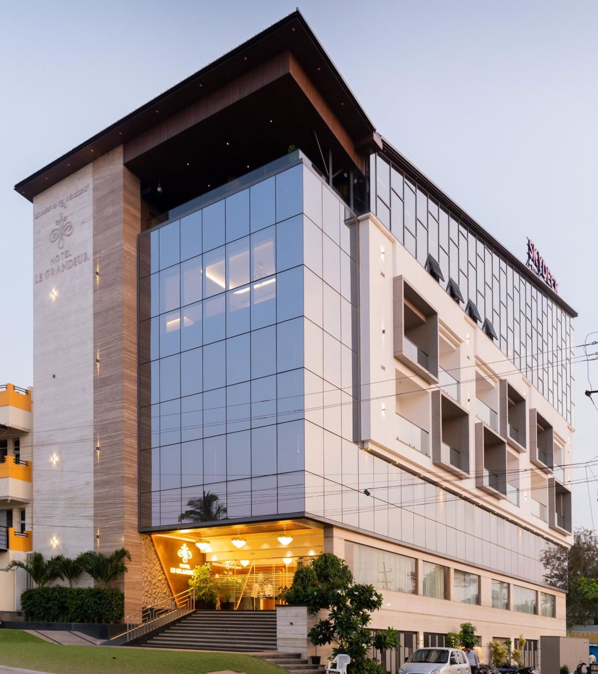 Hotel · Hotel Le Grandeur, Narasimharaja Puram