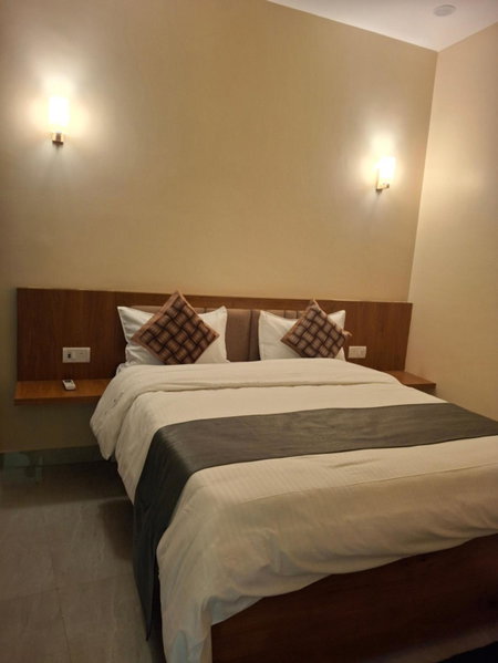 Shri Niwaas Guest House - Varanasi, Forěigners Choice, Fully Air Conditioned Rooms with Parking Availability on site, Near to Dasashwamedh ghat and Assi Gh, Varanasi, India