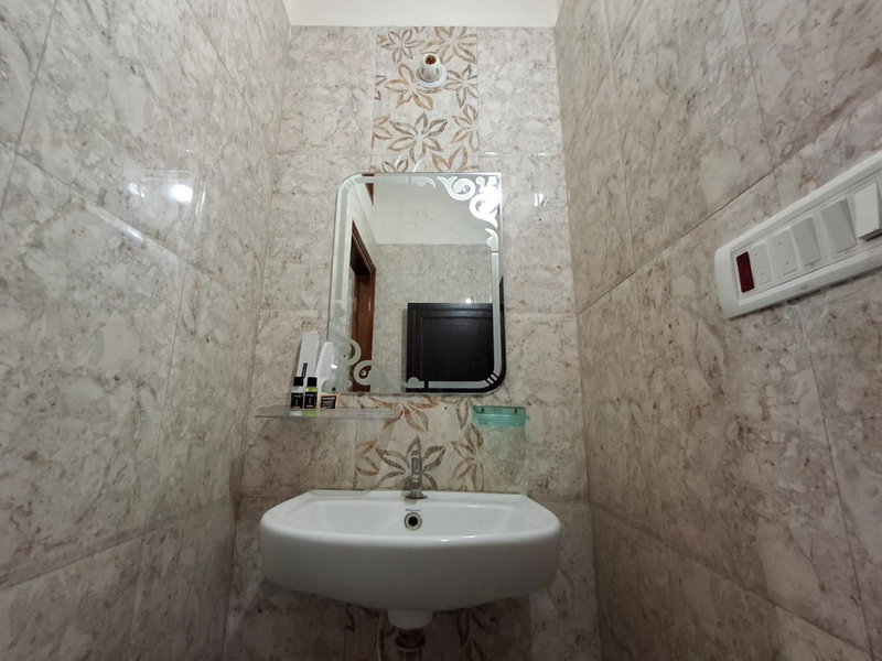 Shri Niwaas Guest House - Varanasi, Forěigners Choice, Fully Air Conditioned Rooms with Parking Availability on site, Near to Dasashwamedh ghat and Assi Gh, Varanasi, India