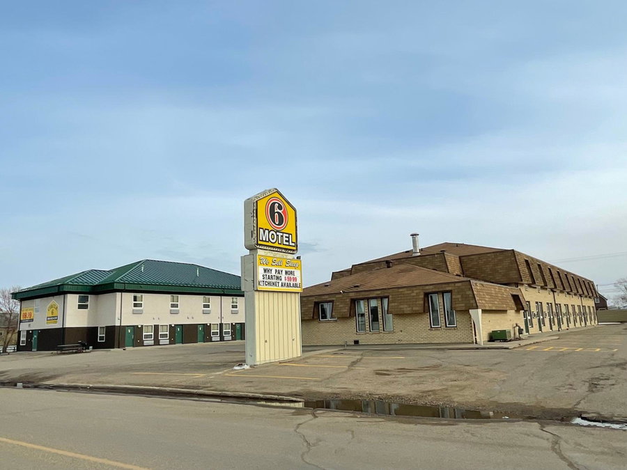 Circle 6 Motel, Weyburn, Canada